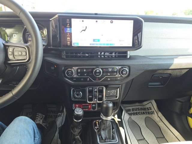 Certified 2024 Jeep Wrangler Unlimited AWD/4WD image 23