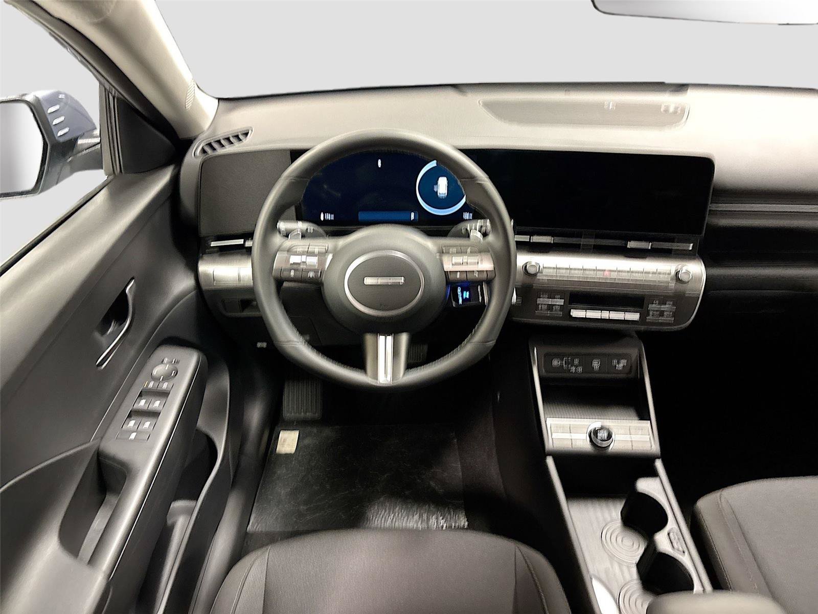 Used 2025 Hyundai Kona SEL FWD image 2