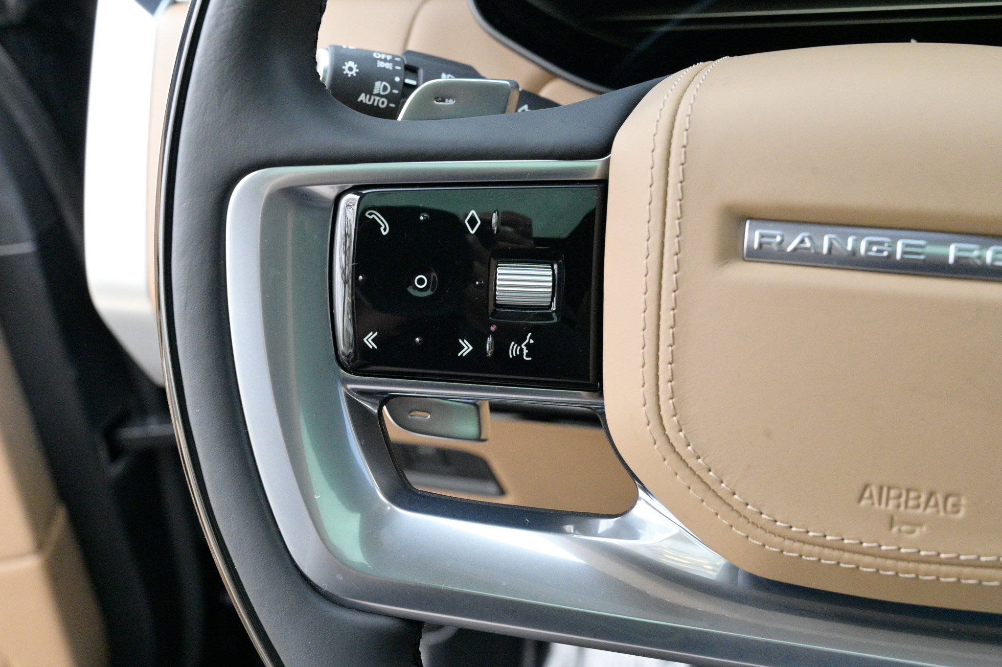 Used 2023 Land Rover Range Rover SE image 25