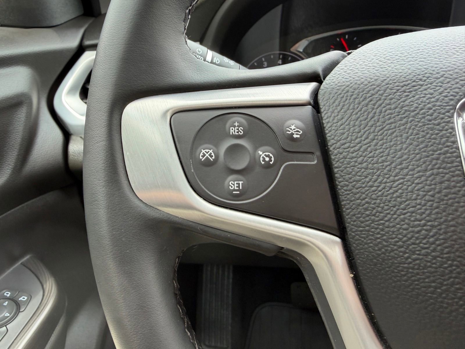 Used 2023 GMC Acadia SLT FWD image 34