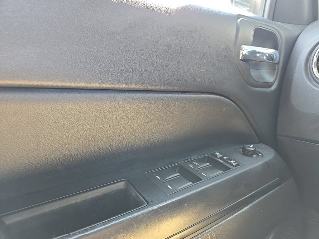 Used 2017 Jeep Patriot High Altitude AWD/4WD image 21