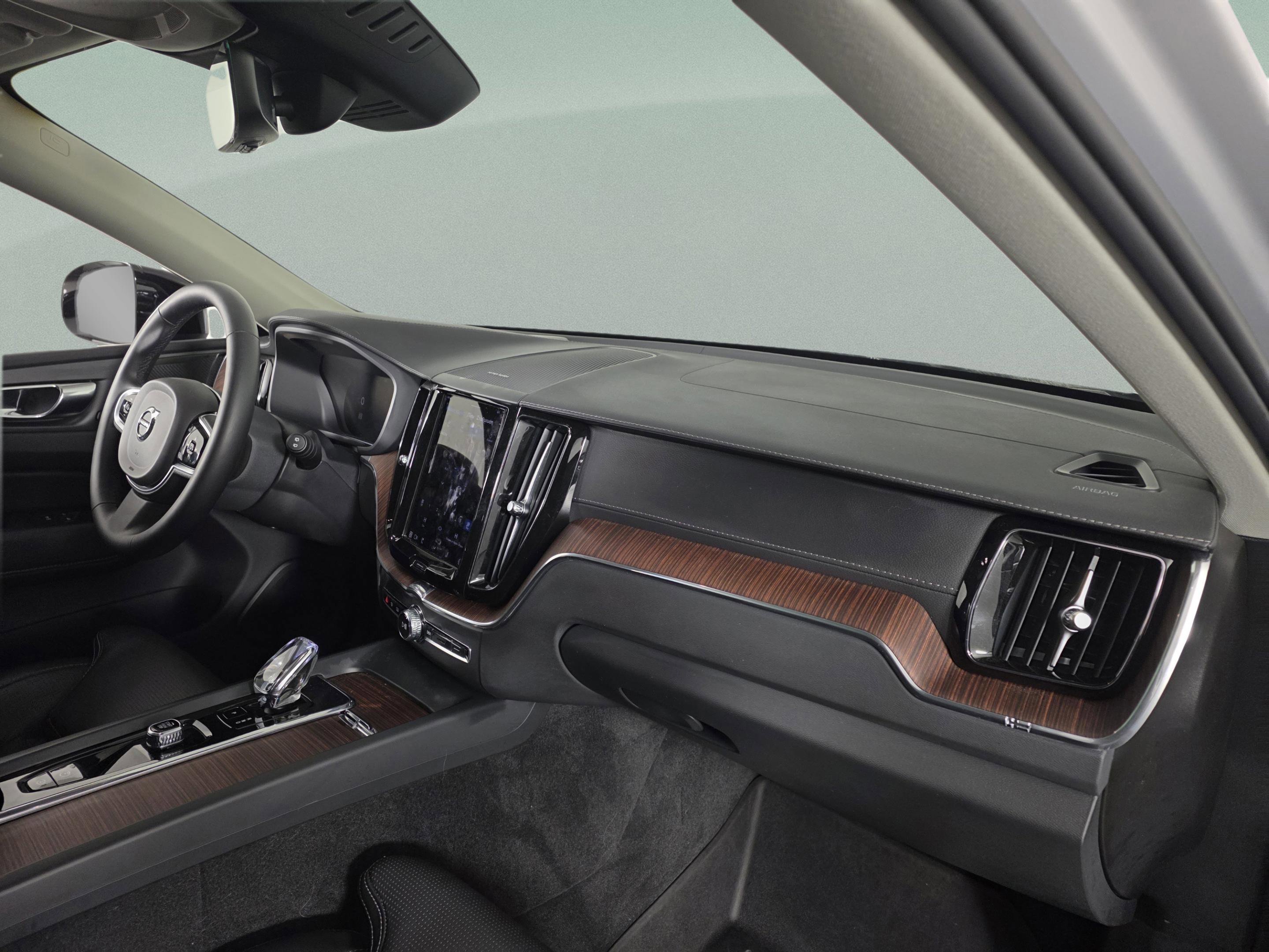 Used 2023 Volvo XC60 B6 Ultimate w/ Protection Package Premier image 19