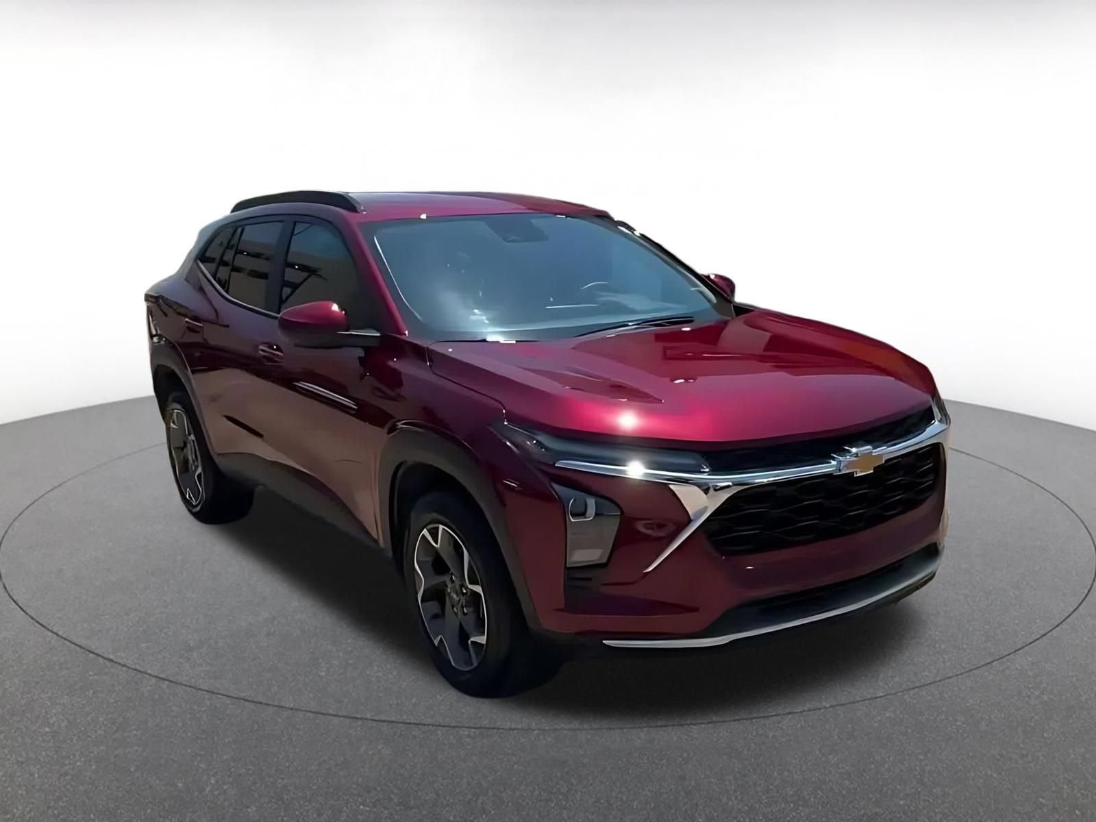 Used 2025 Chevrolet Trax LT FWD image 3