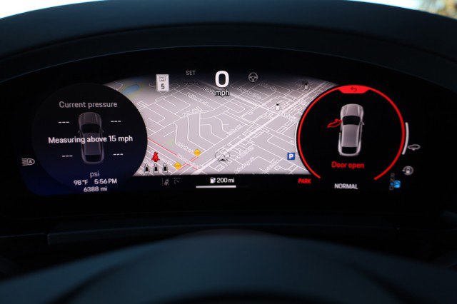 Used 2025 Porsche Macan 4 Electric AWD/4WD image 28