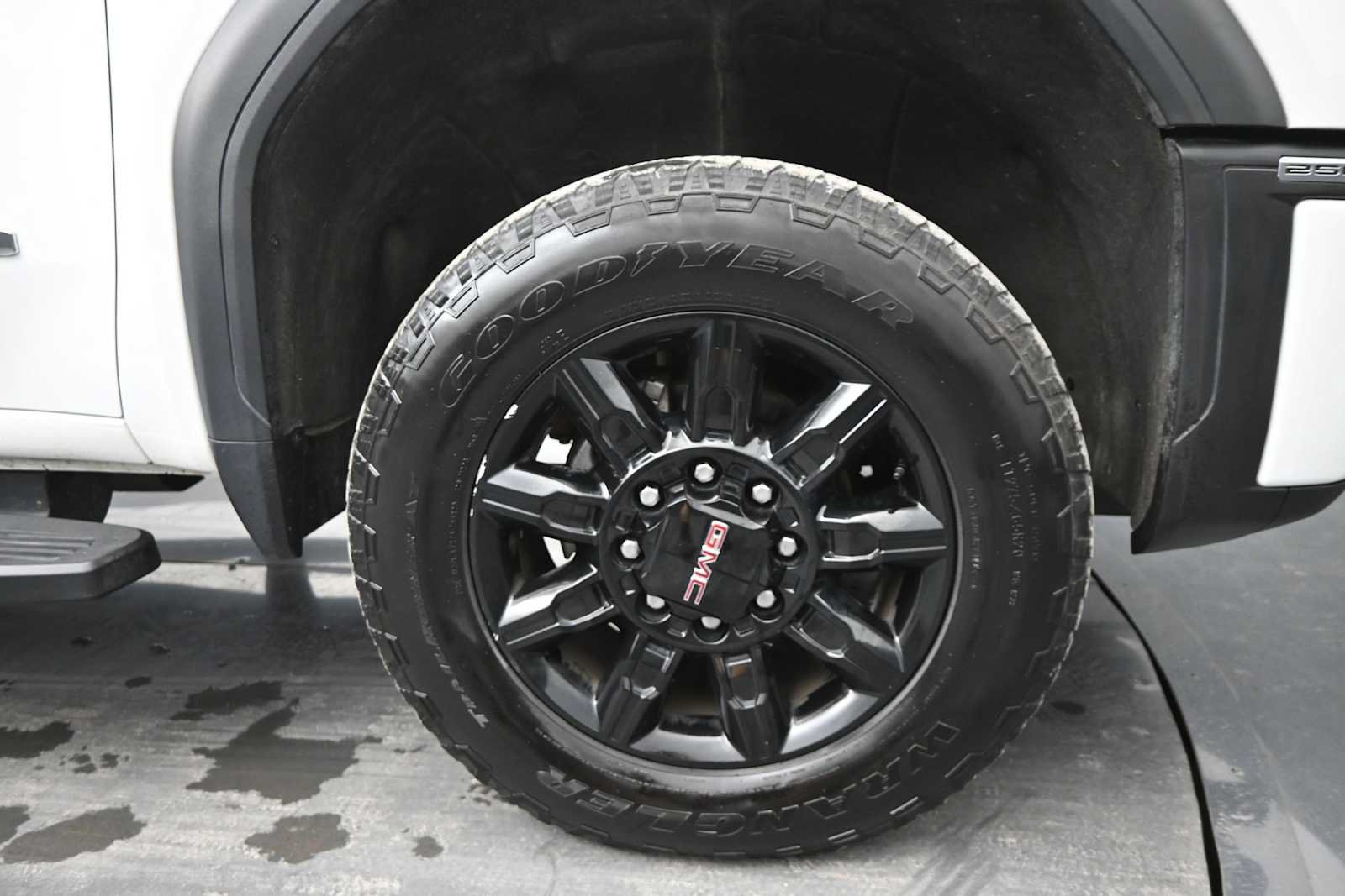Used 2024 GMC Sierra 2500 AT4 w/ AT4 Preferred Package AWD/4WD image 10