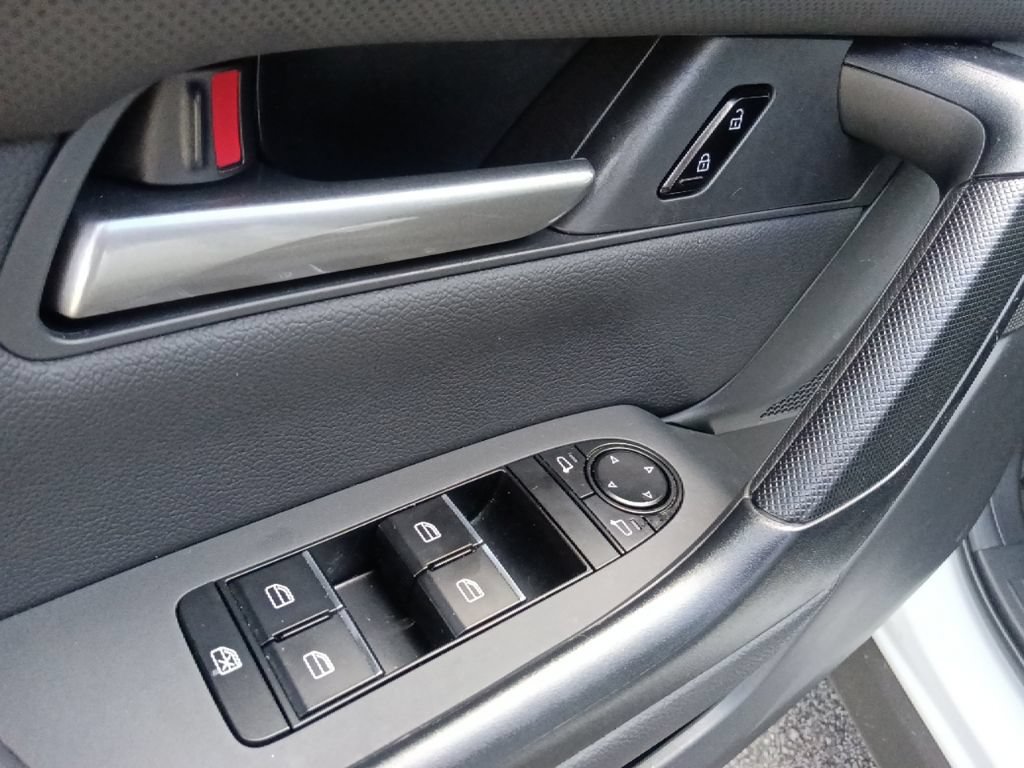 Used 2025 MAZDA CX-50 AWD 2.5 S w/ Weather Package image 12