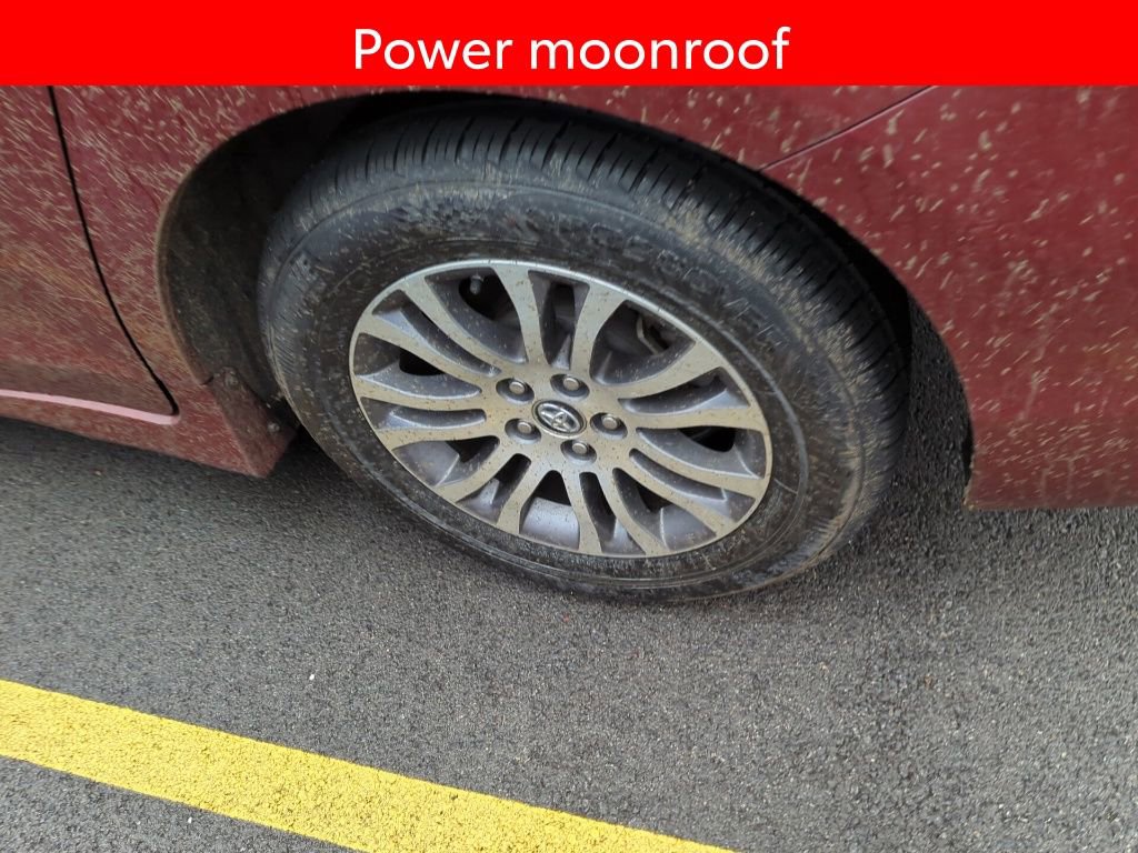 Used 2020 Toyota Sienna XLE image 5