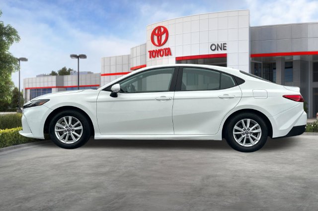Used 2025 Toyota Camry LE FWD image 8