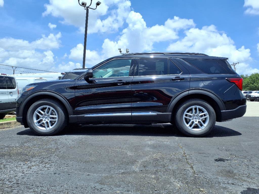 New 2025 Ford Explorer Active w/ Active Comfort Package image 3