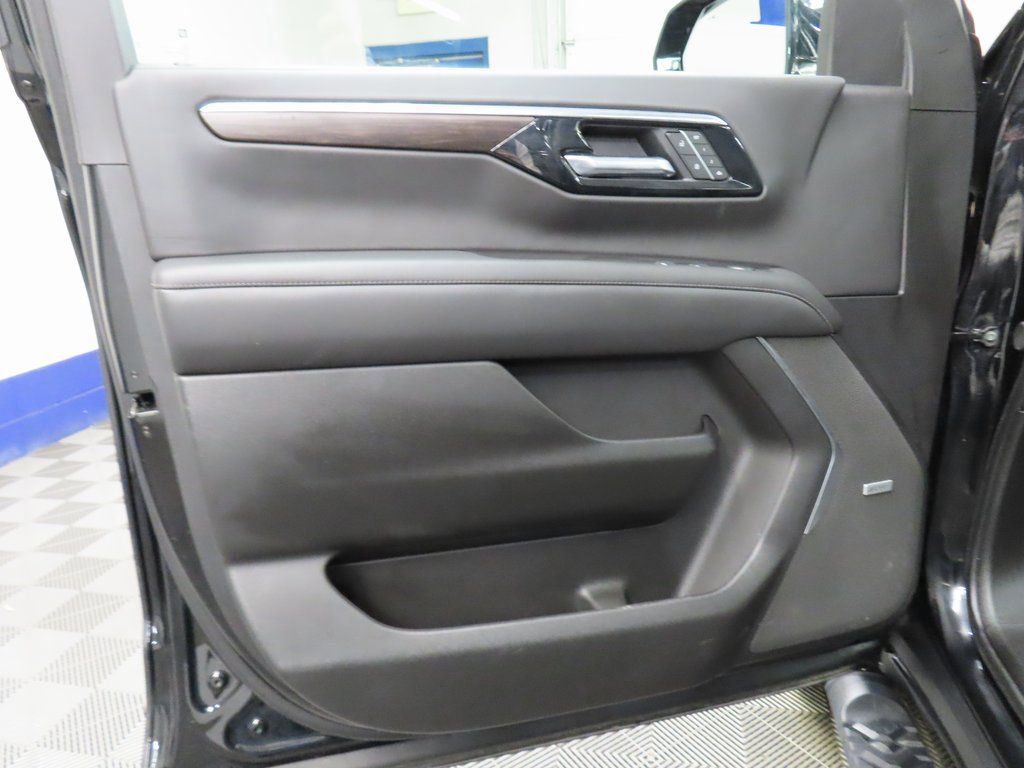 Used 2025 Chevrolet Suburban Z71 w/ Z71 Off-Road Package AWD/4WD image 67