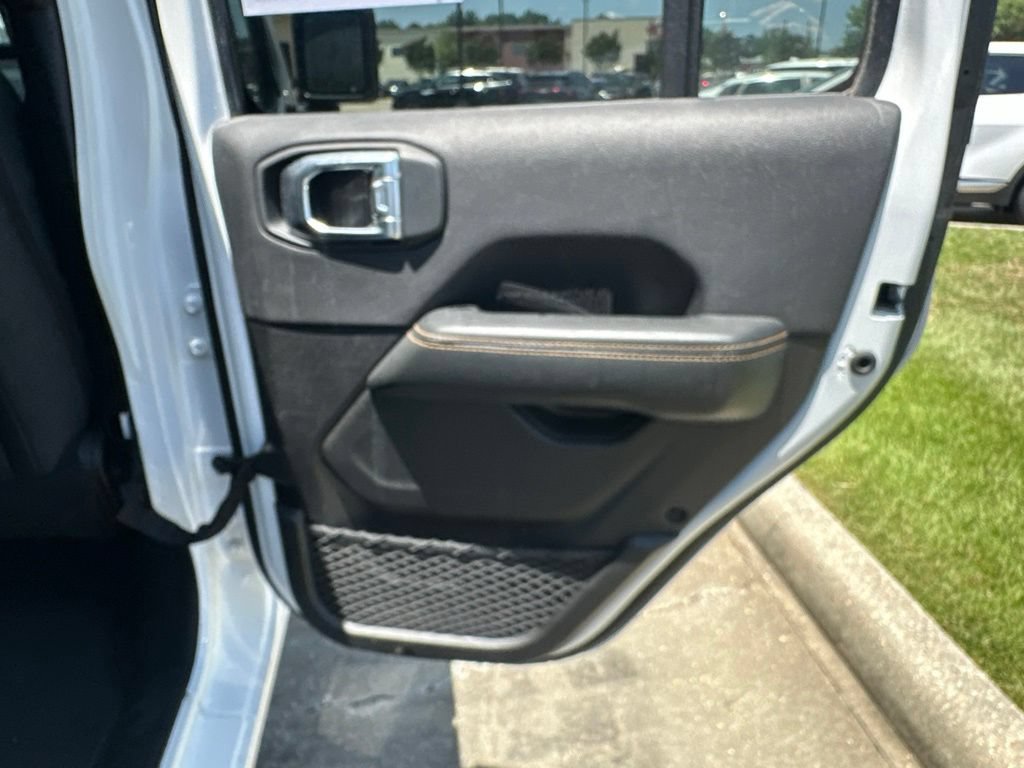 Used 2025 Jeep Wrangler Unlimited Sahara AWD/4WD image 36