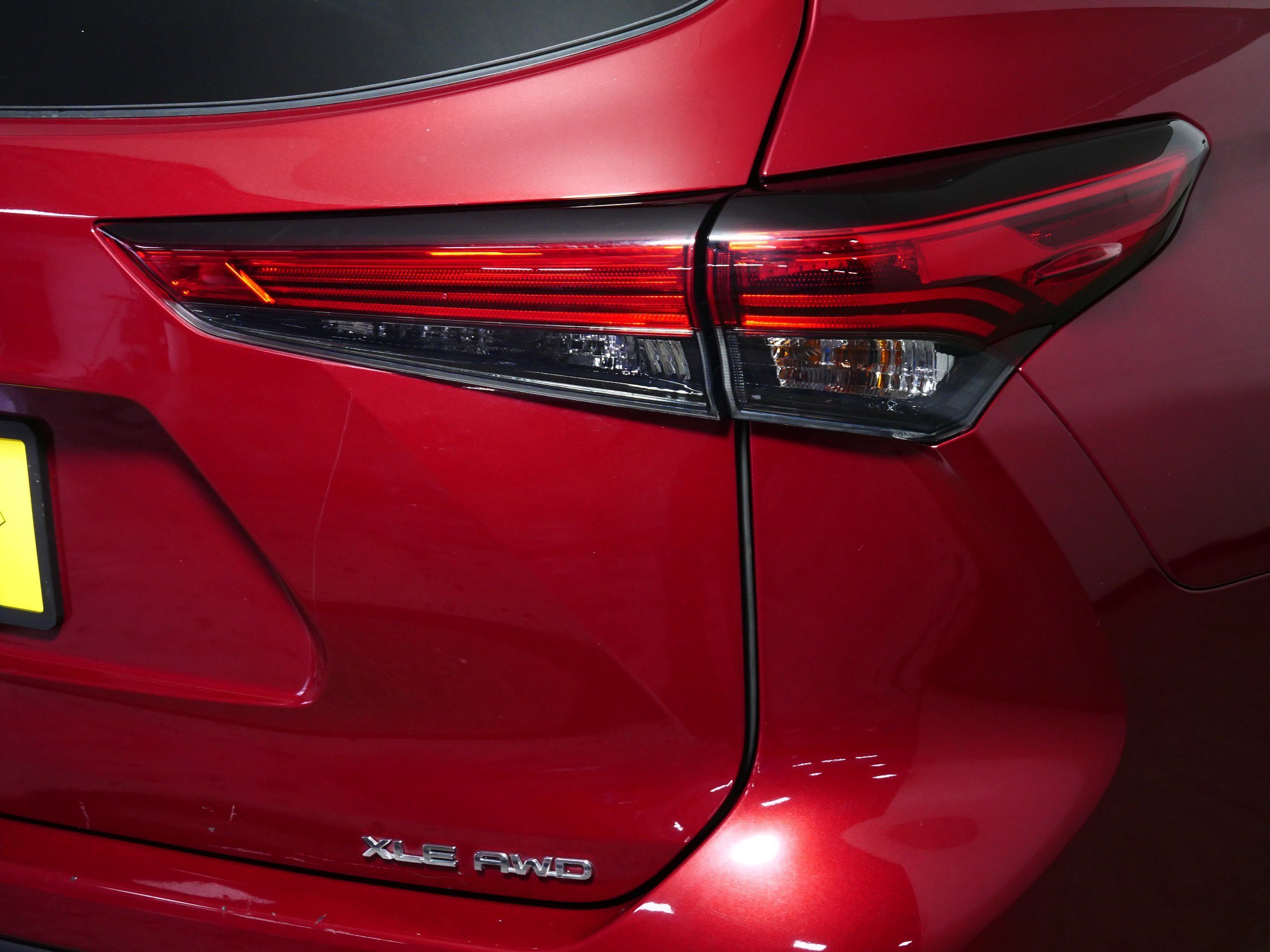 Used 2021 Toyota Highlander XLE AWD/4WD image 17