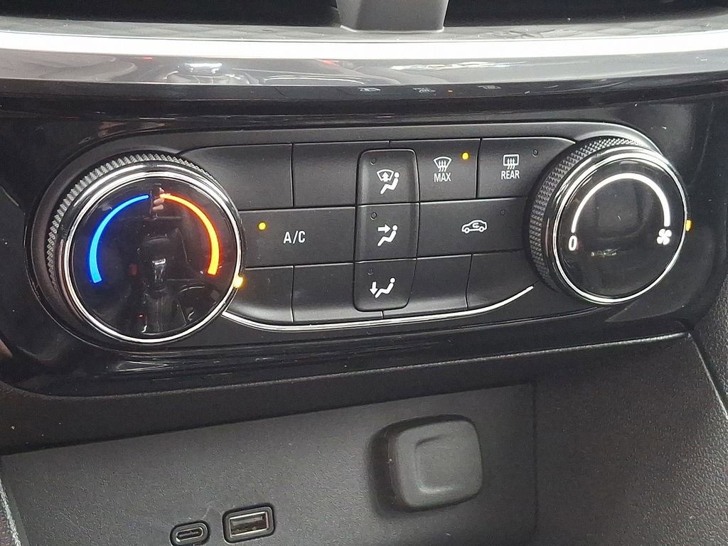 Used 2024 Buick Encore GX Sport Touring image 17