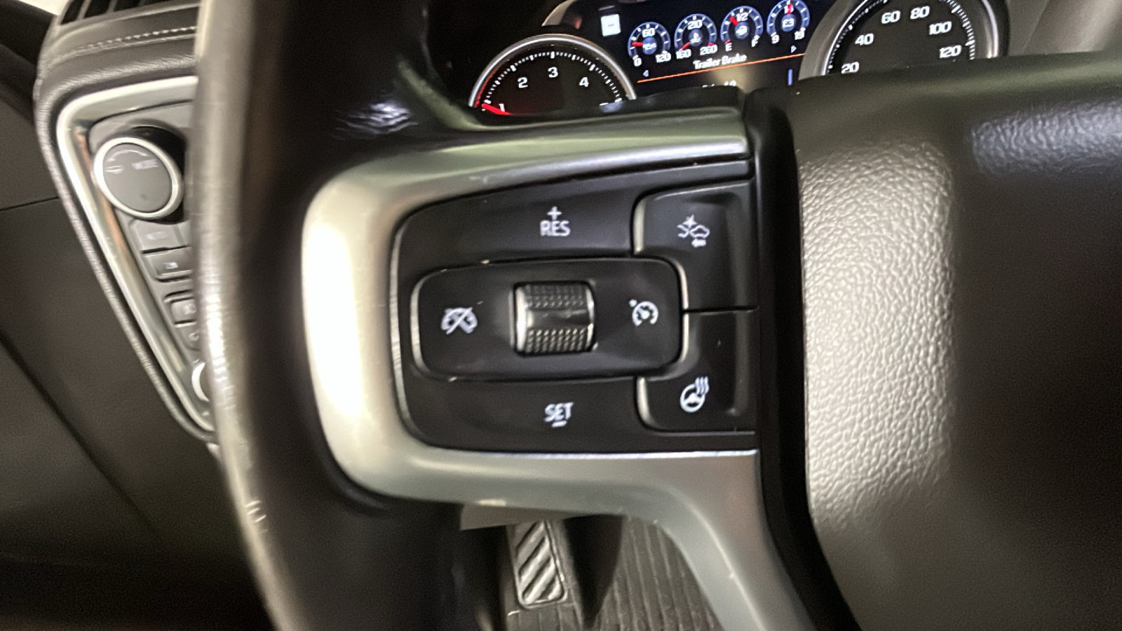 Used 2020 Chevrolet Silverado 1500 LTZ AWD/4WD image 19