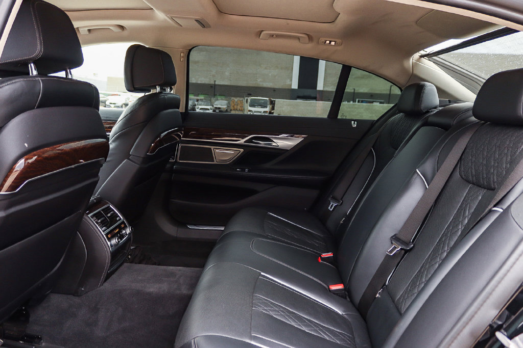 Used 2022 BMW 750i xDrive AWD/4WD image 20