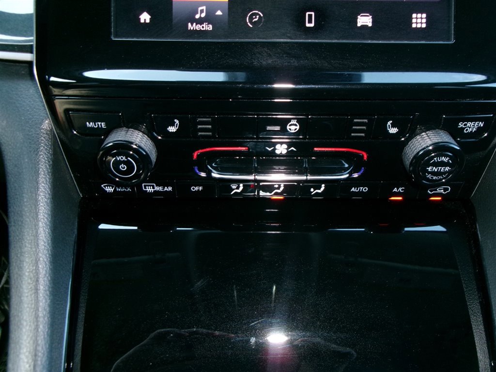 Used 2022 Jeep Grand Cherokee Laredo w/ Luxury Tech Group I image 21