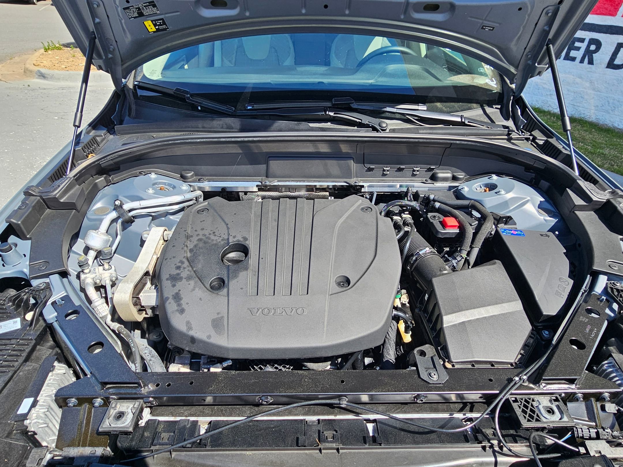 Used 2022 Volvo XC60 B5 Momentum image 33