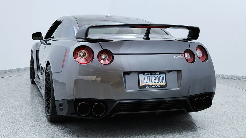 Used 2015 Nissan GT-R Premium image 4
