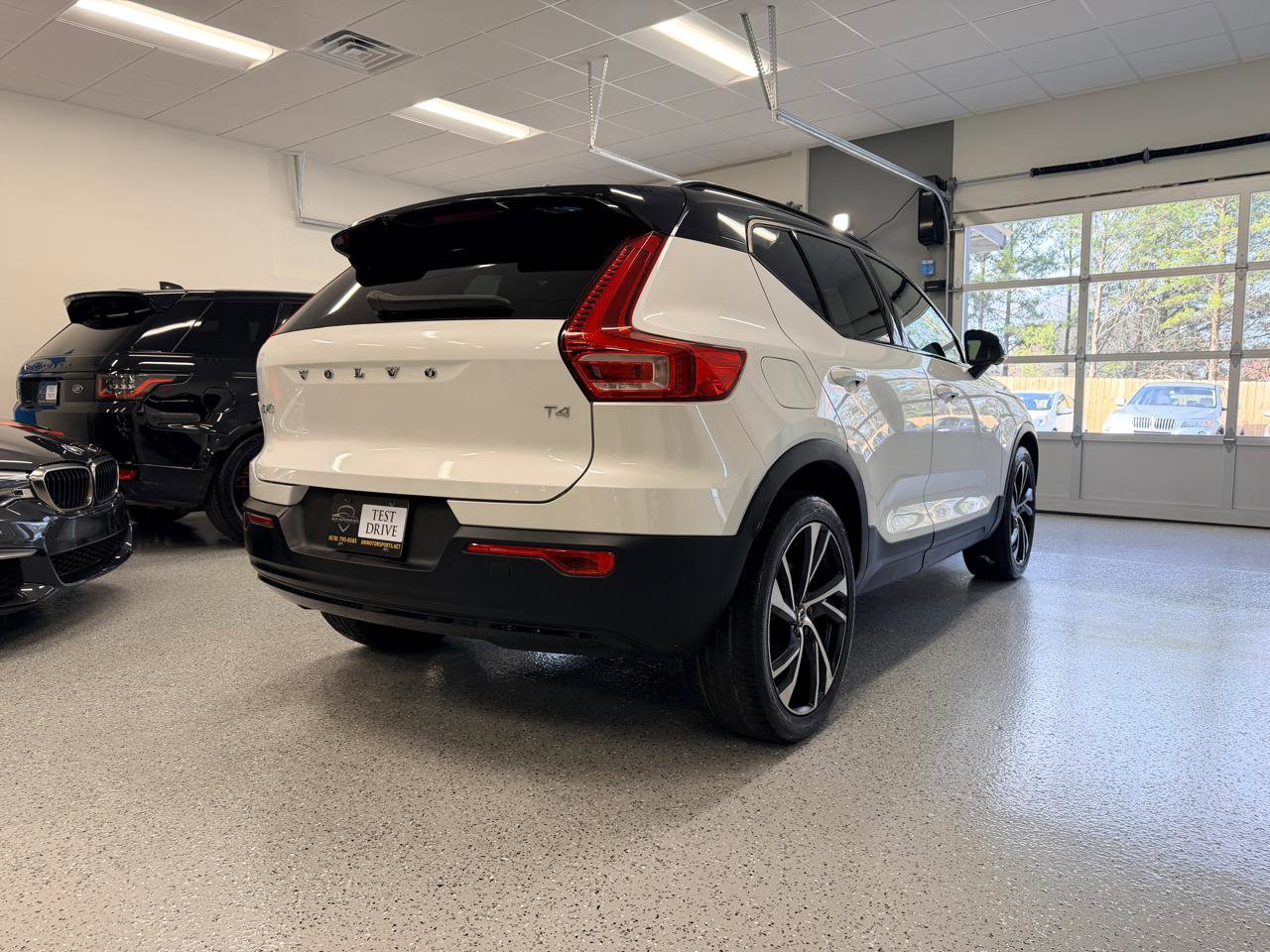 Used 2021 Volvo XC40 T4 R-Design w/ Advanced Package image 9