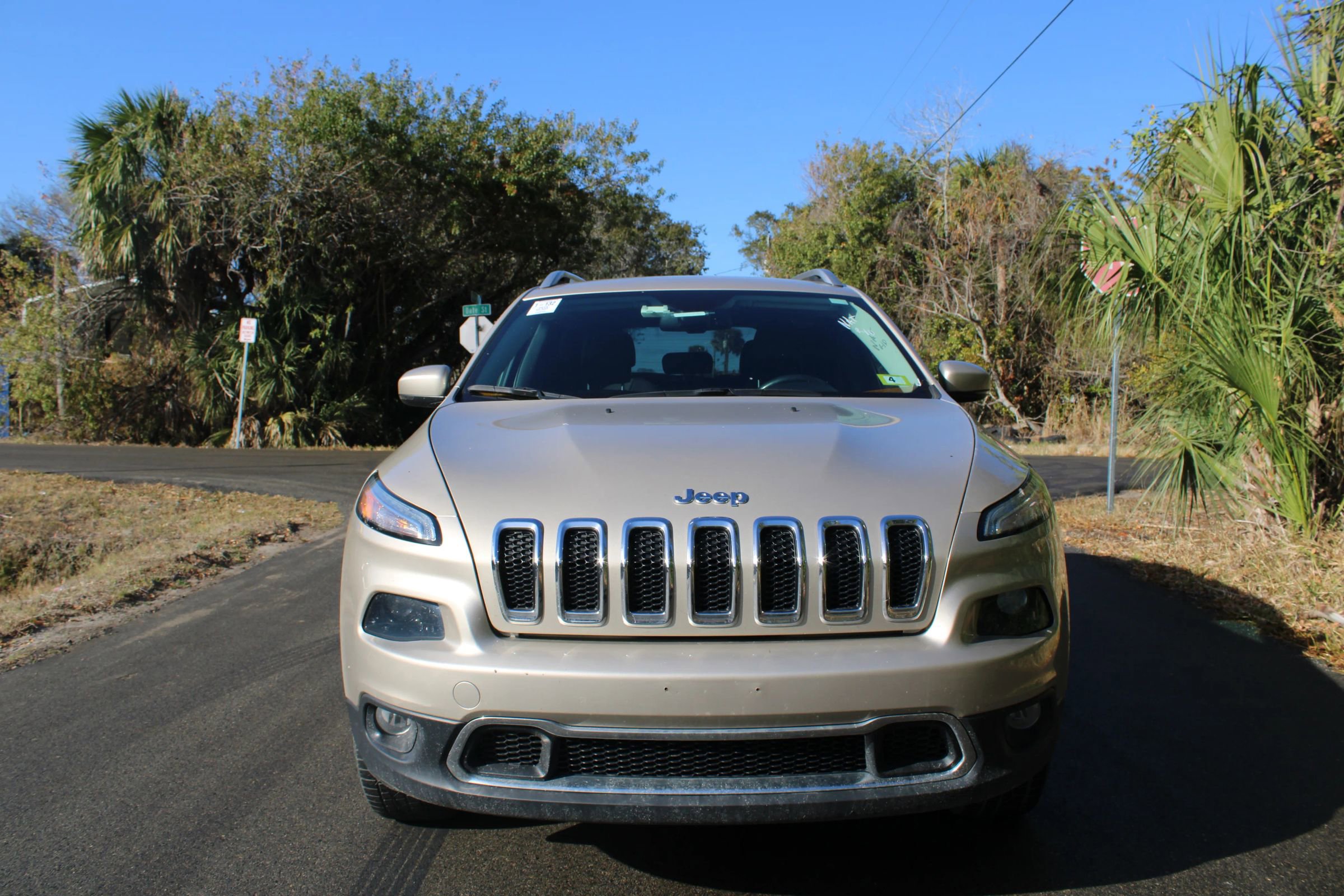 Used 2014 Jeep Cherokee Limited w/ Luxury Group image 12