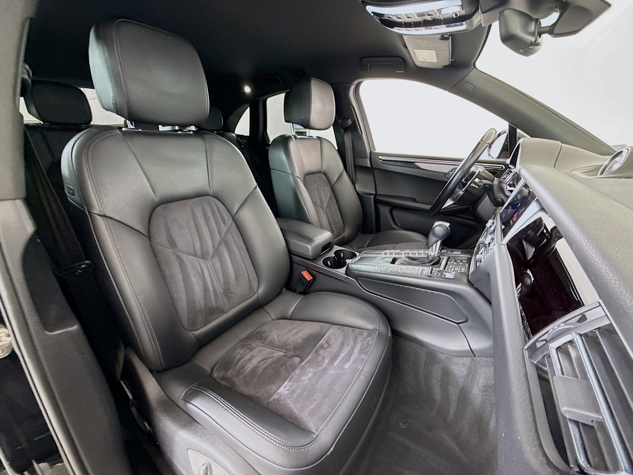 Used 2020 Porsche Macan image 27