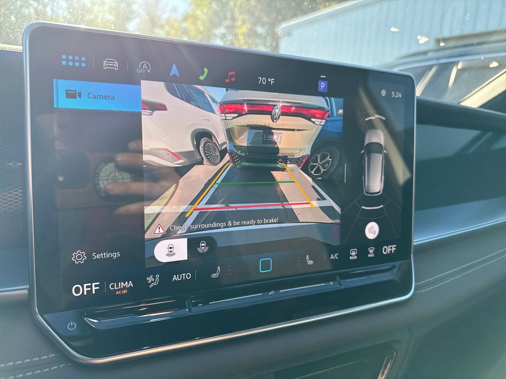 New 2025 Volkswagen Tiguan SE R-Line image 9