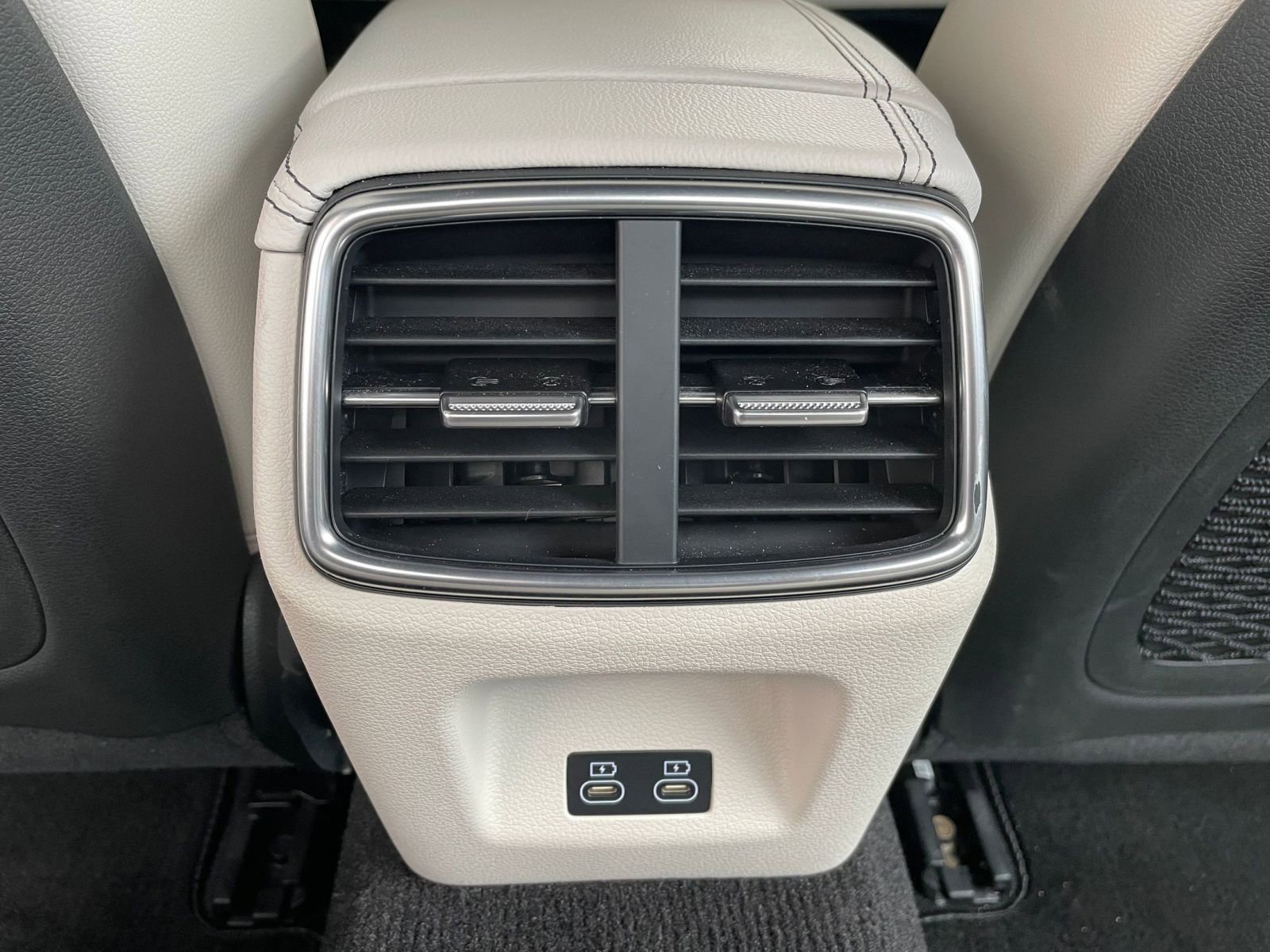 Used 2025 Genesis G70 2.5T image 24