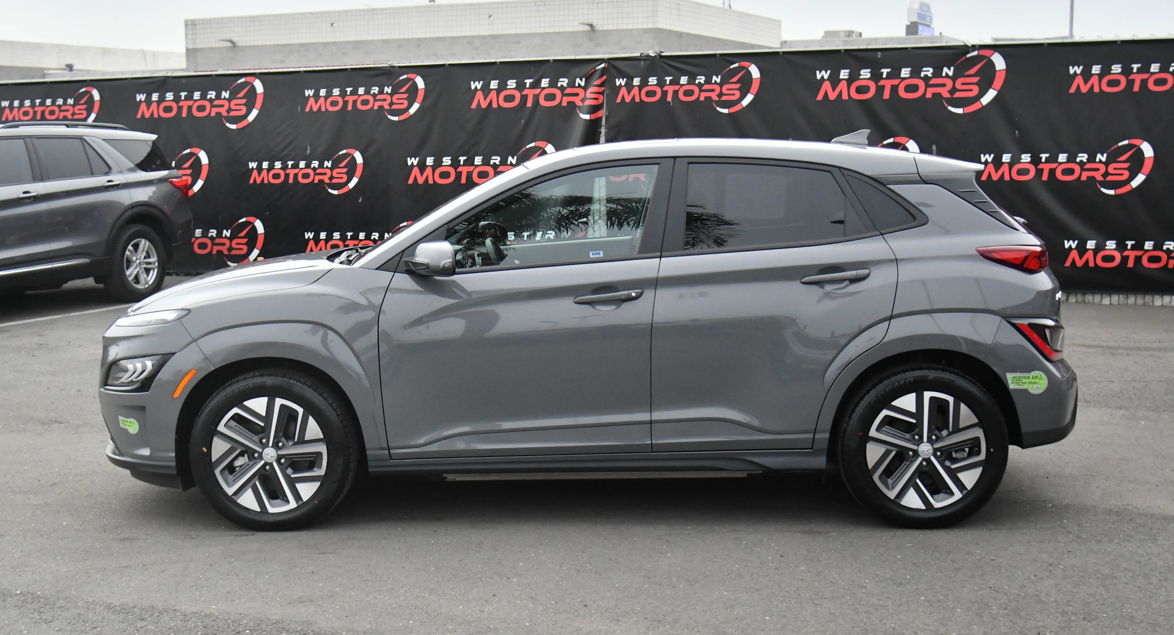 Used 2023 Hyundai Kona Limited image 4