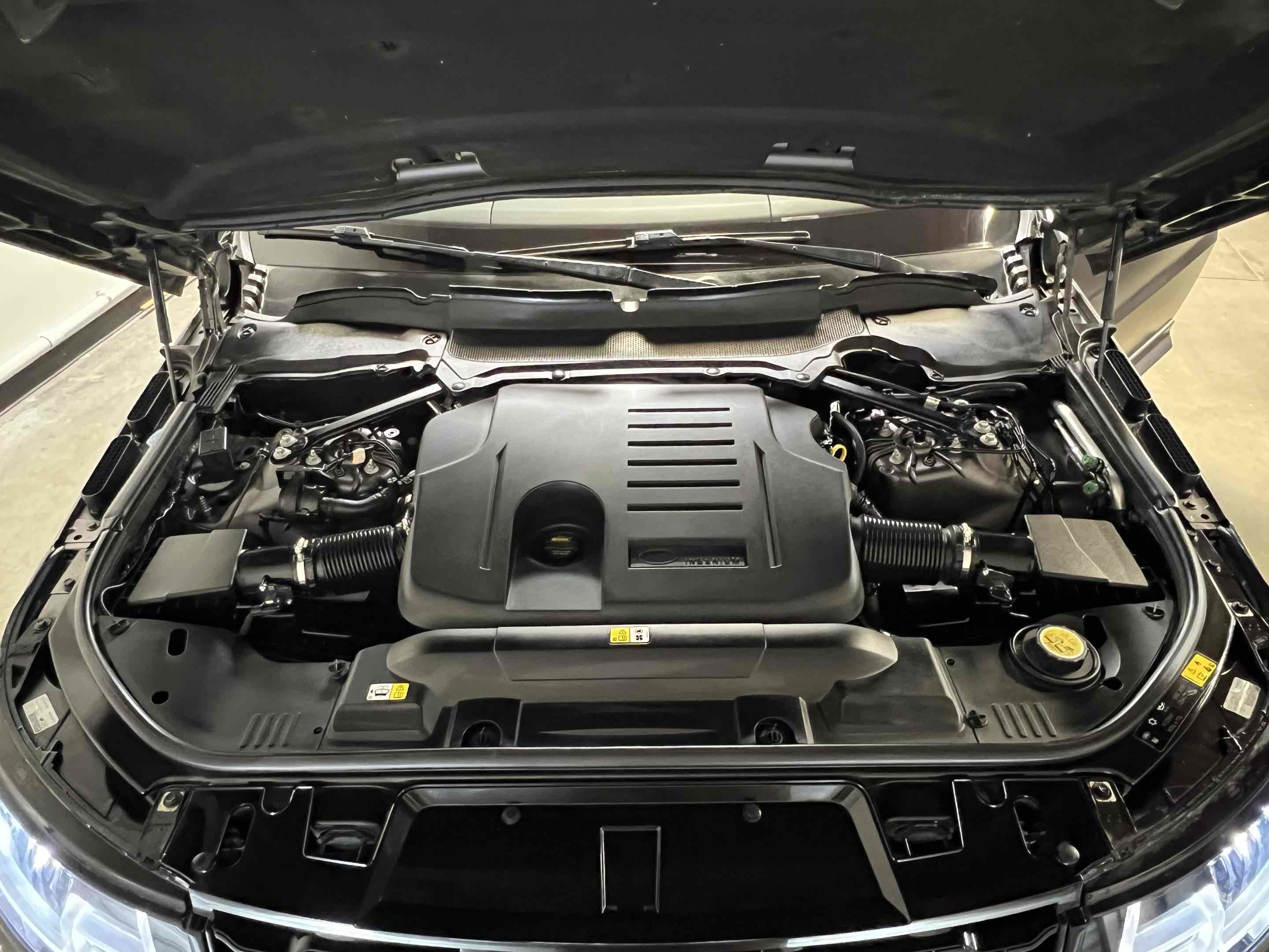 Used 2020 Land Rover Range Rover Sport HST image 26