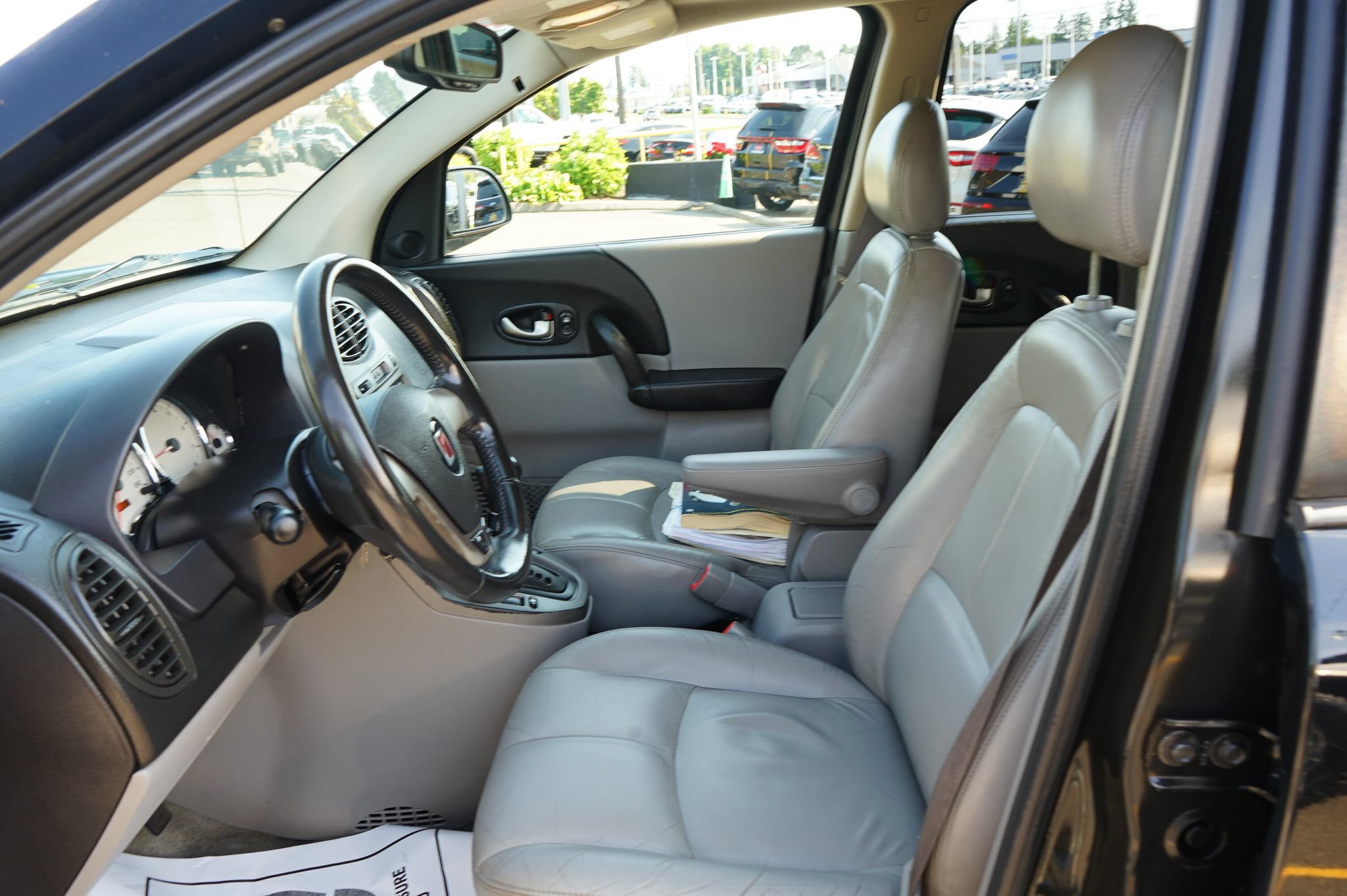 Used 2004 Saturn Vue AWD V6 w/ Leather Appointments Pkg image 12