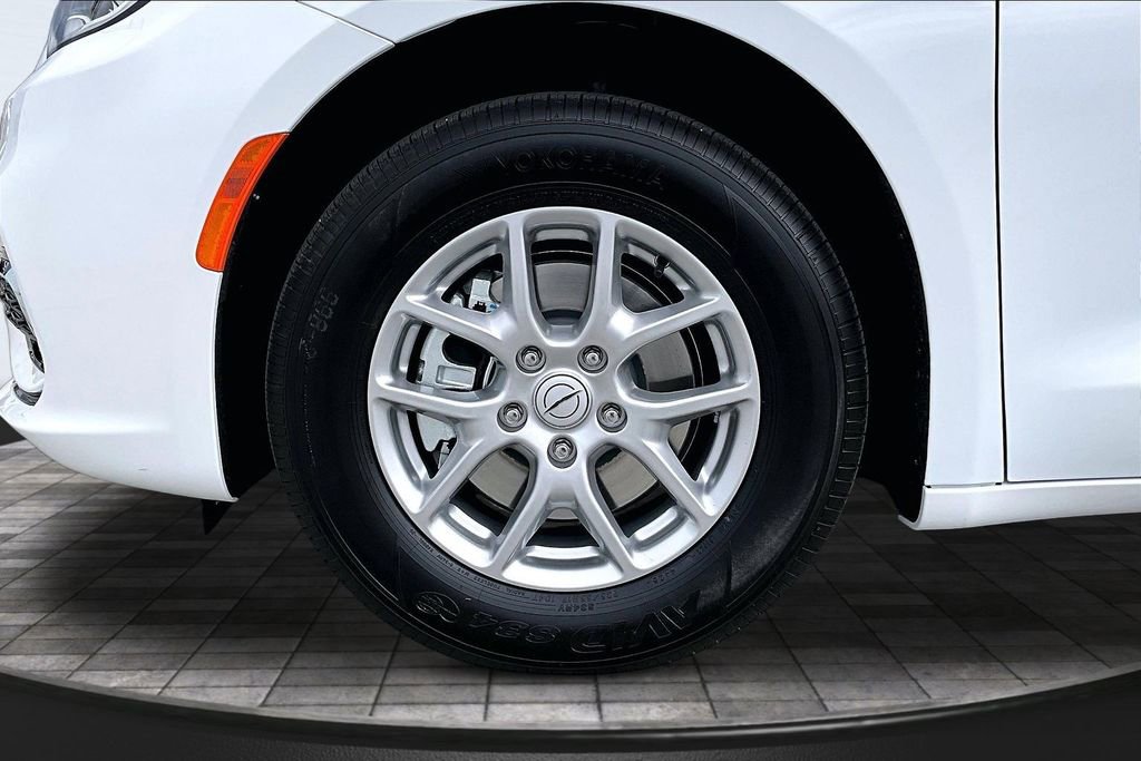 New 2026 Chrysler Pacifica Select FWD image 33