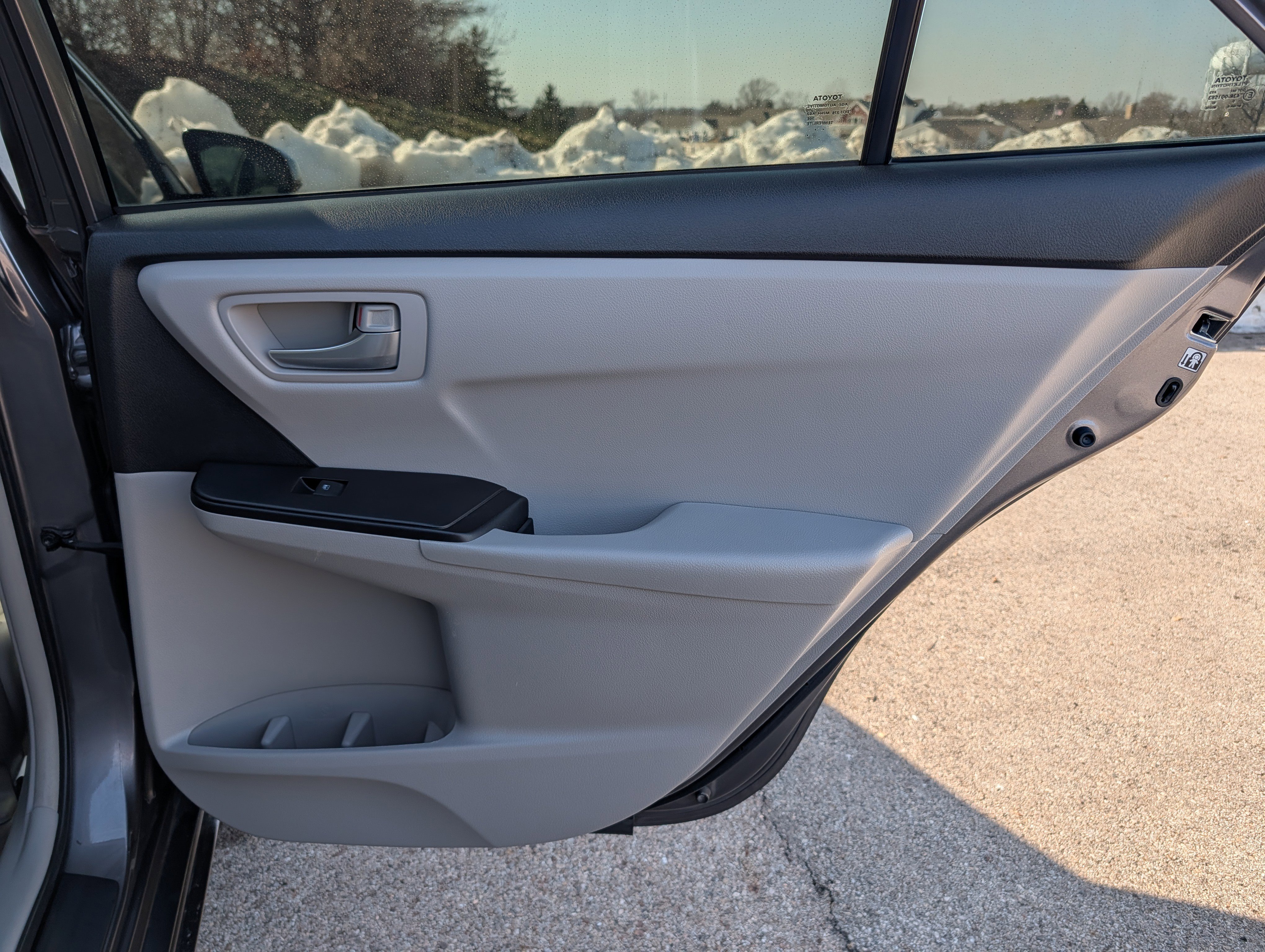 Used 2017 Toyota Camry LE image 31