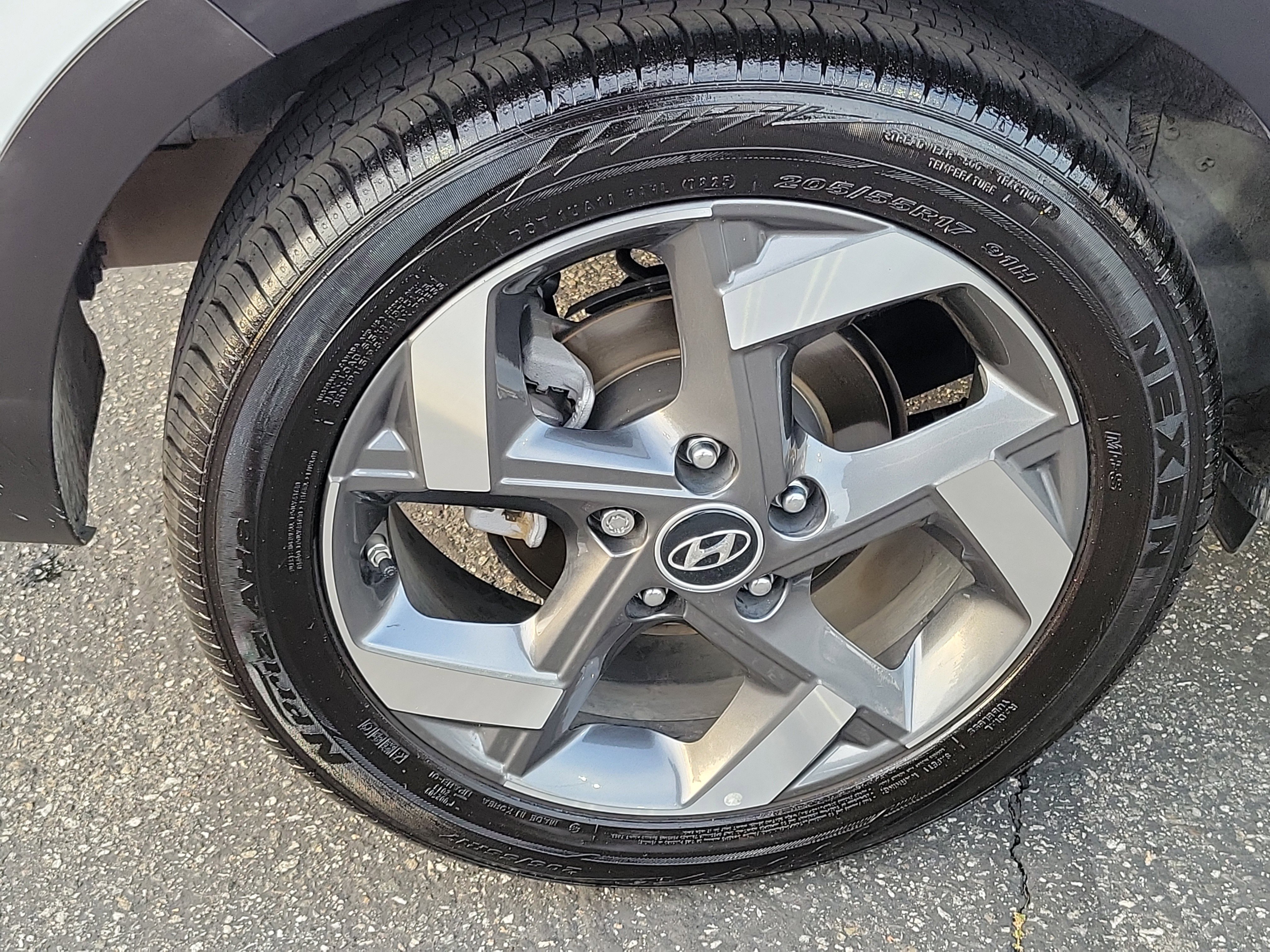 Certified 2025 Hyundai Venue SEL image 25