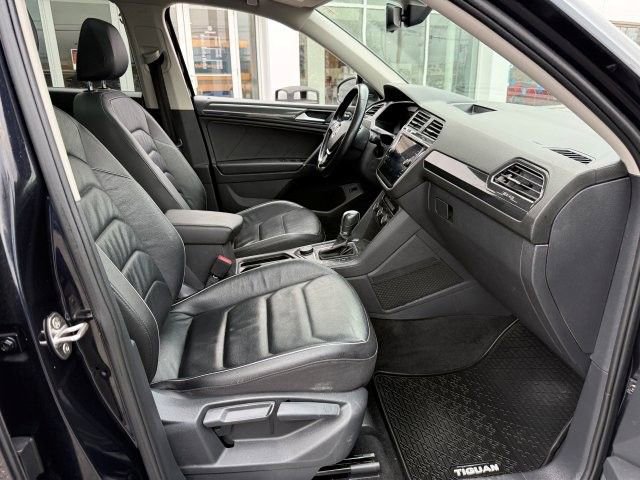 Used 2018 Volkswagen Tiguan SEL Premium w/ 3rd Row Seat Package image 23
