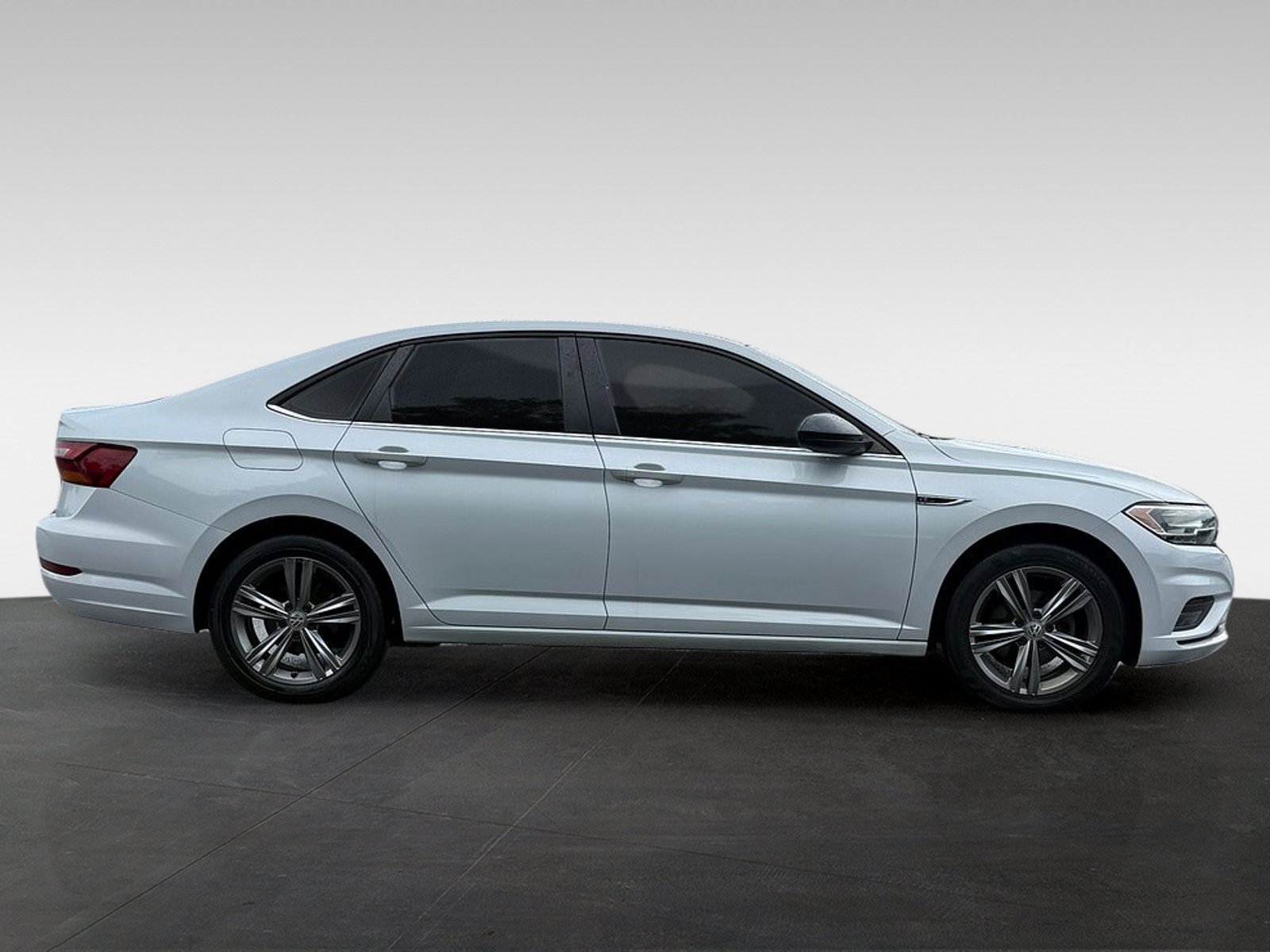 Used 2019 Volkswagen Jetta R-Line FWD image 4