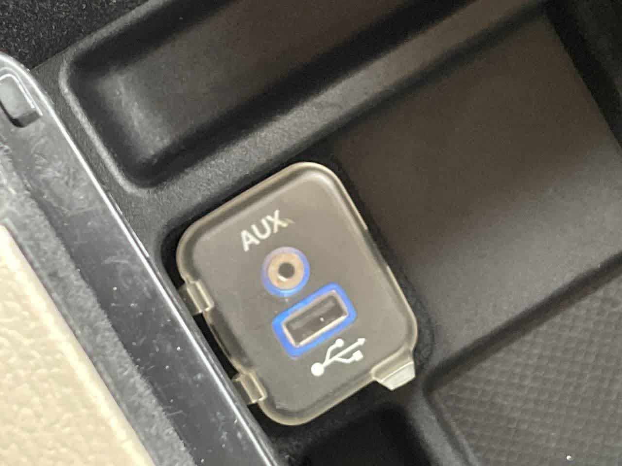 Used 2014 Chrysler 300 C AWD/4WD image 27