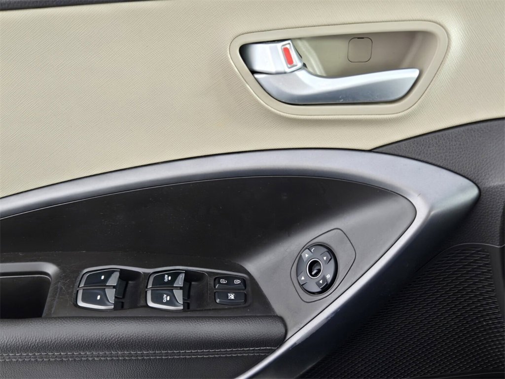 Used 2017 Hyundai Santa Fe Sport image 30