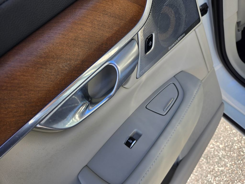 Used 2018 Volvo S90 T8 Inscription w/ Convenience Package image 40