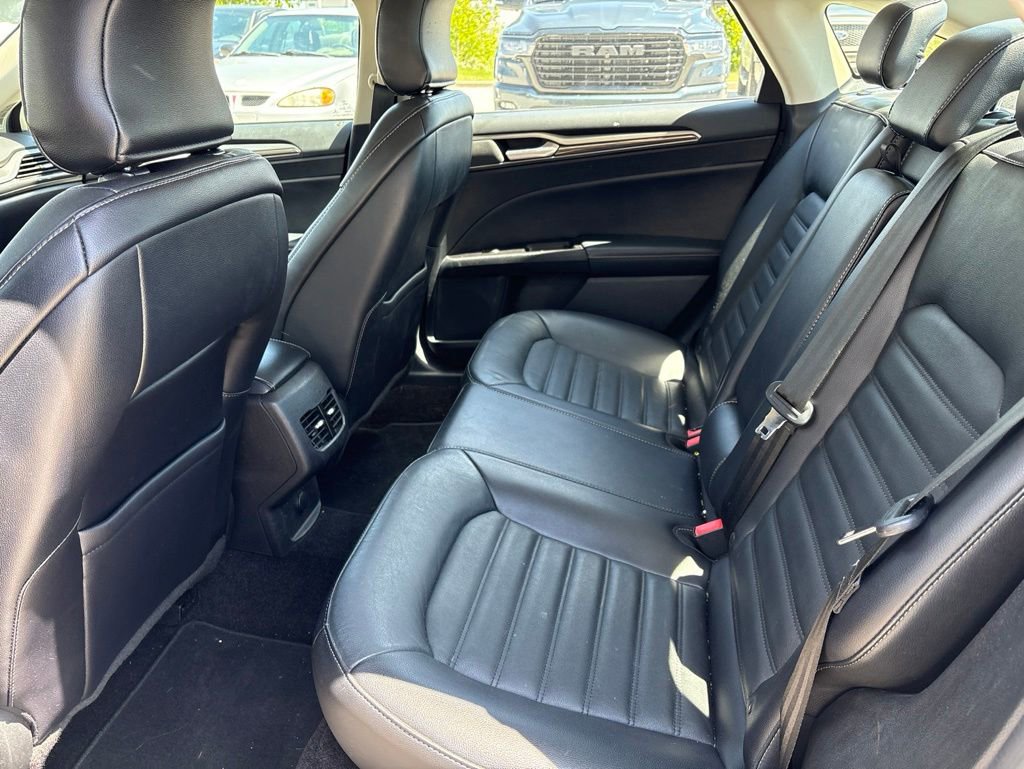 Used 2017 Ford Fusion SE w/ Fusion SE Technology Package AWD/4WD image 9