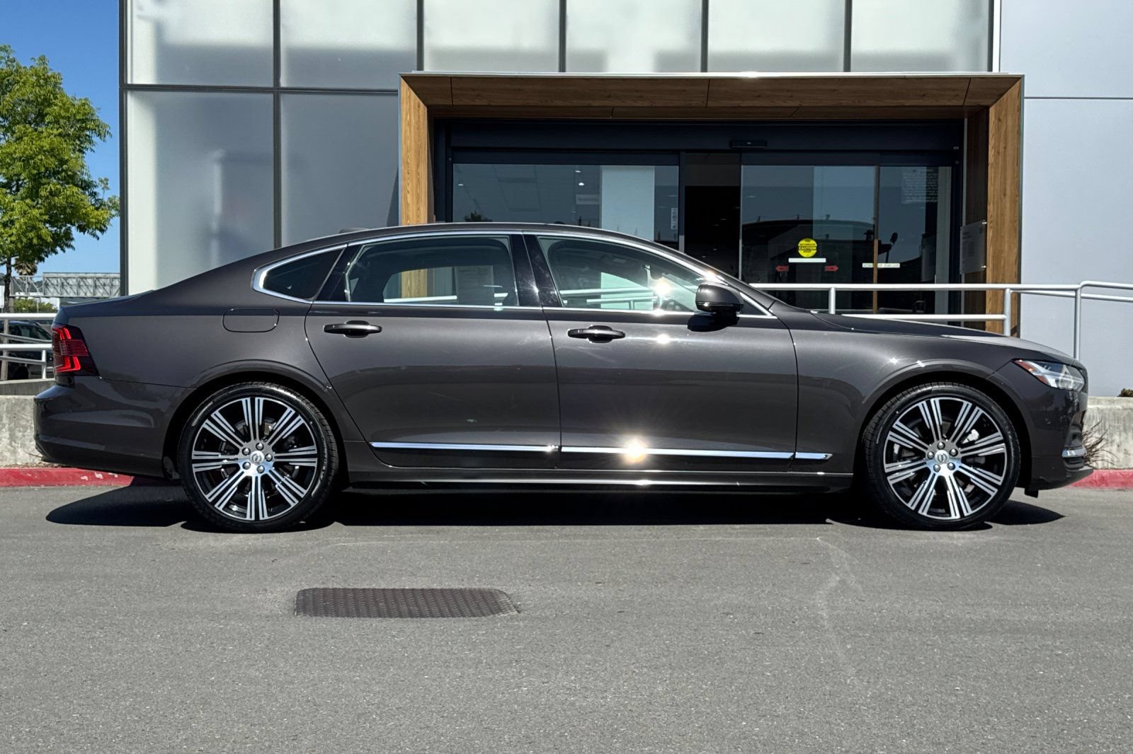 Certified 2023 Volvo S90 B6 Plus w/ Protection Package Premier AWD/4WD image 9
