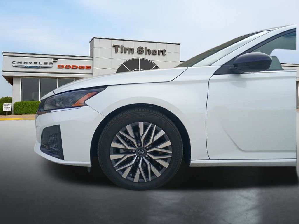 Used 2024 Nissan Altima 2.5 SV image 10