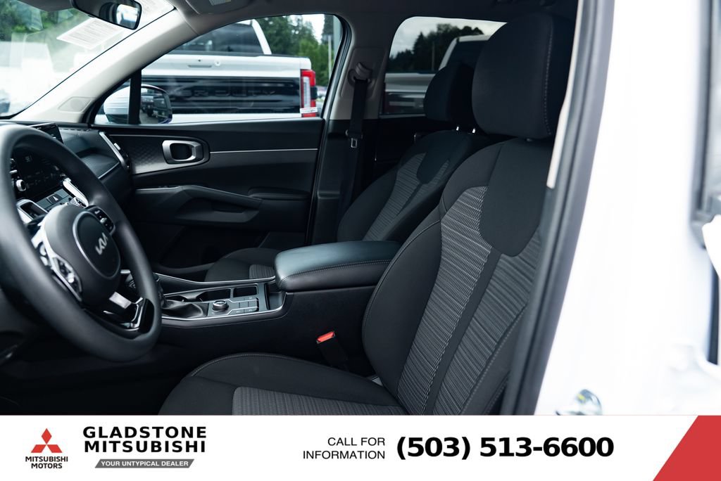 Used 2023 Kia Sorento LX AWD/4WD image 18