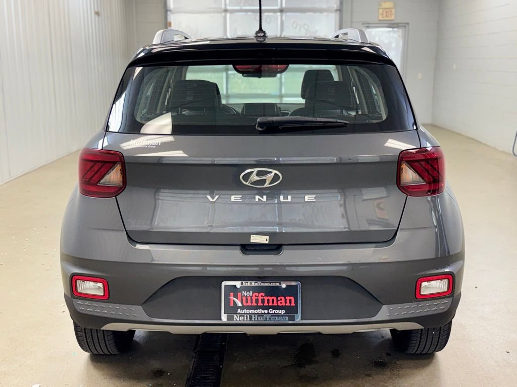 Used 2025 Hyundai Venue Limited FWD image 6