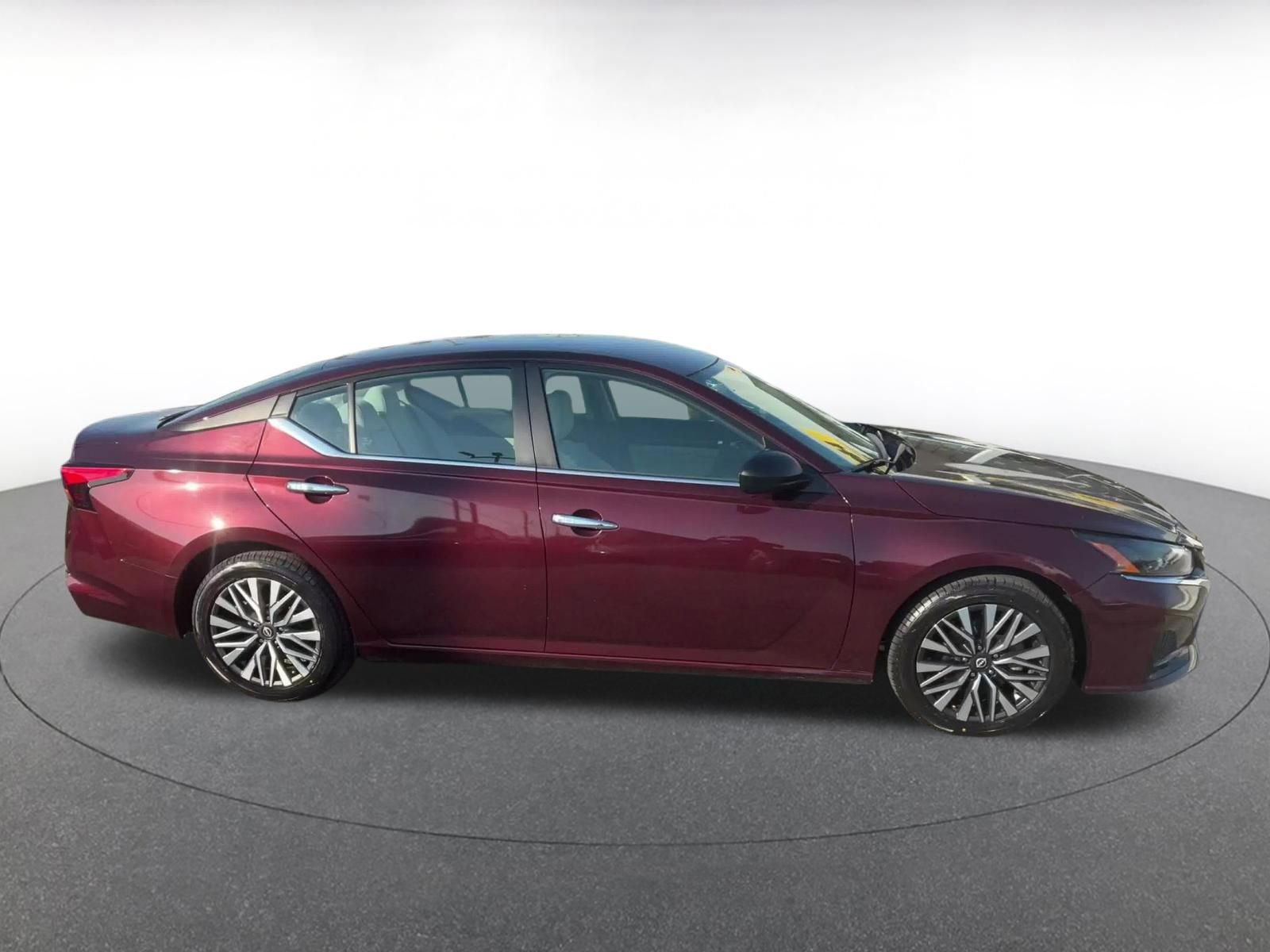 Used 2025 Nissan Altima 2.5 SV FWD image 16