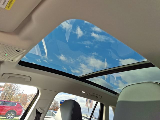 New 2026 Volkswagen Tiguan SE w/ Panoramic Sunroof Package AWD/4WD image 10