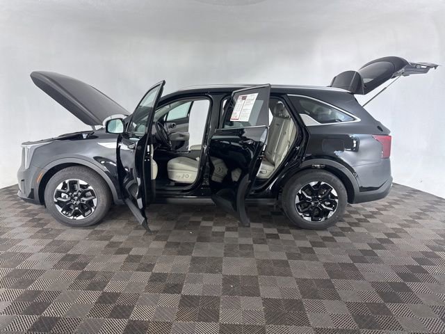 Certified 2025 Kia Sorento S w/ Panoramic Sunroof Package image 10