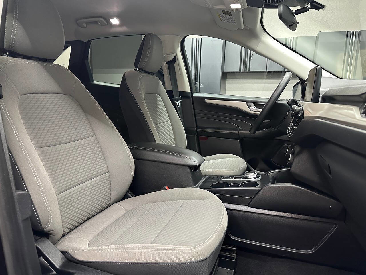 Used 2021 Ford Escape SE image 24