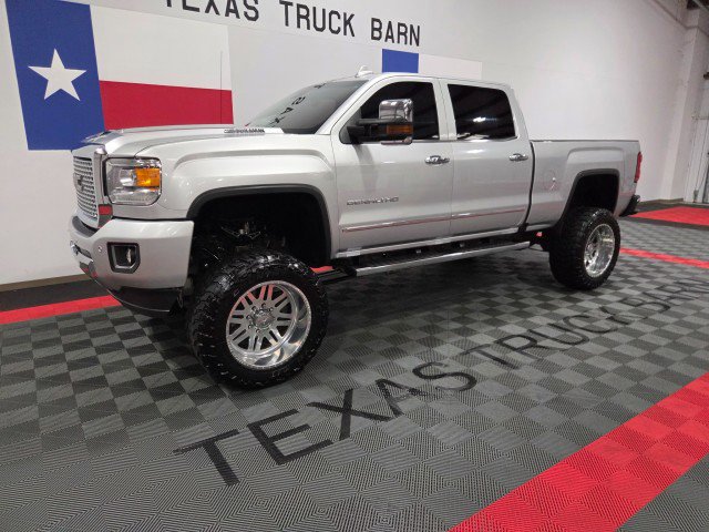 Used 2017 GMC Sierra 2500 Denali w/ Duramax Plus Package image 2