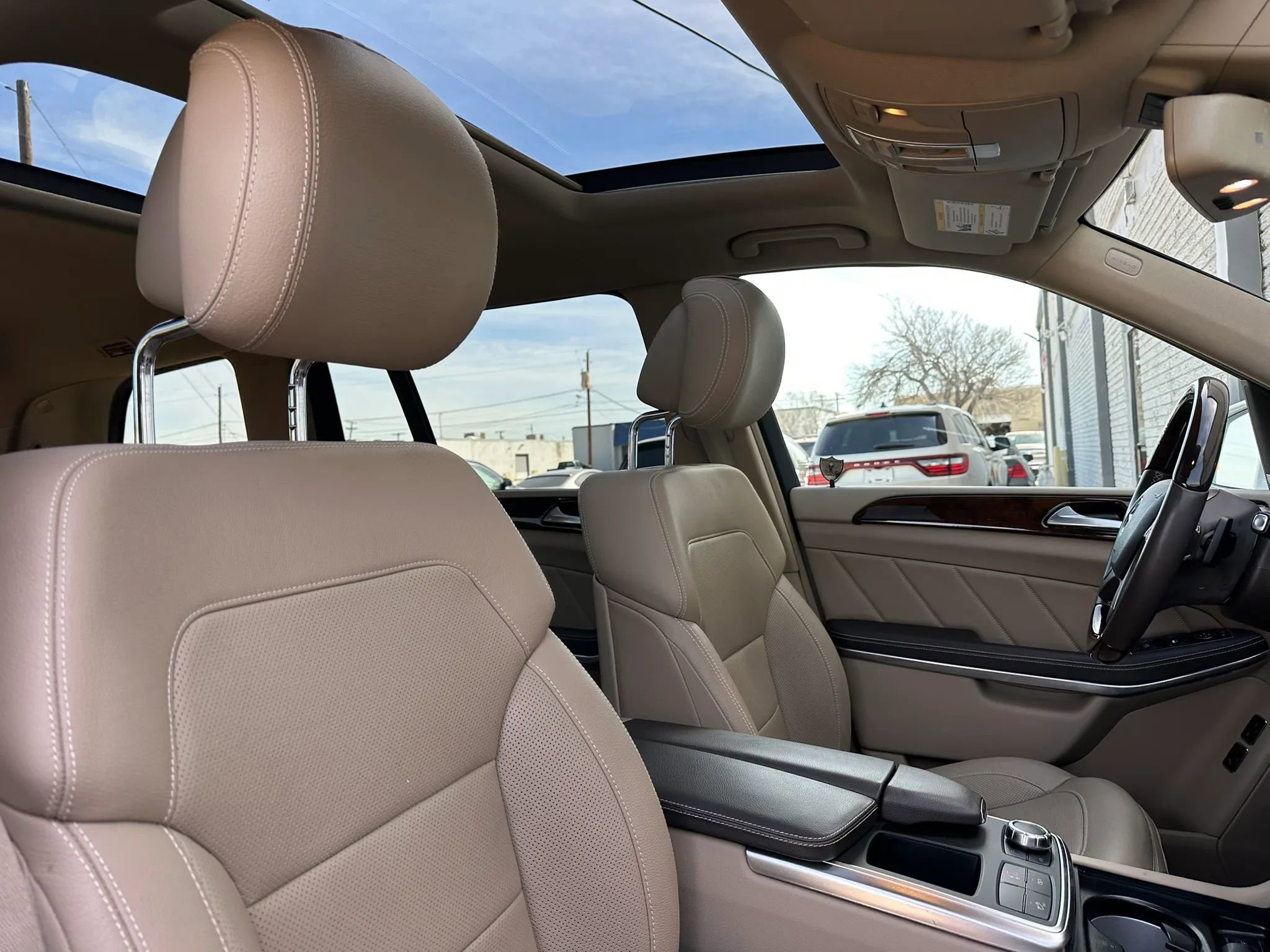 Used 2015 Mercedes-Benz GL 550 4MATIC image 29