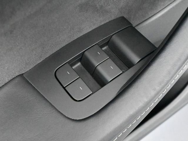 Used 2022 Tesla Model Y Long Range image 18